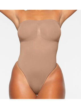 Flawed_Skims Seamless Sculpting Strapless Thong Bodysuit Size Large